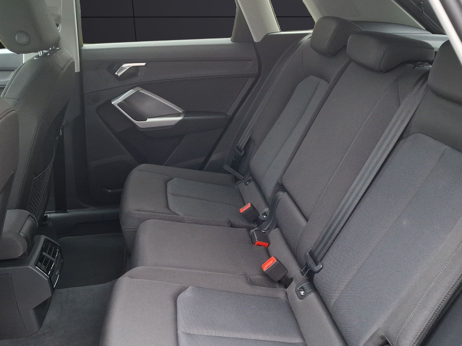Fahrzeugabbildung Audi Q3 40 TFSI advanced S-tronic quattro LED AVC ACC