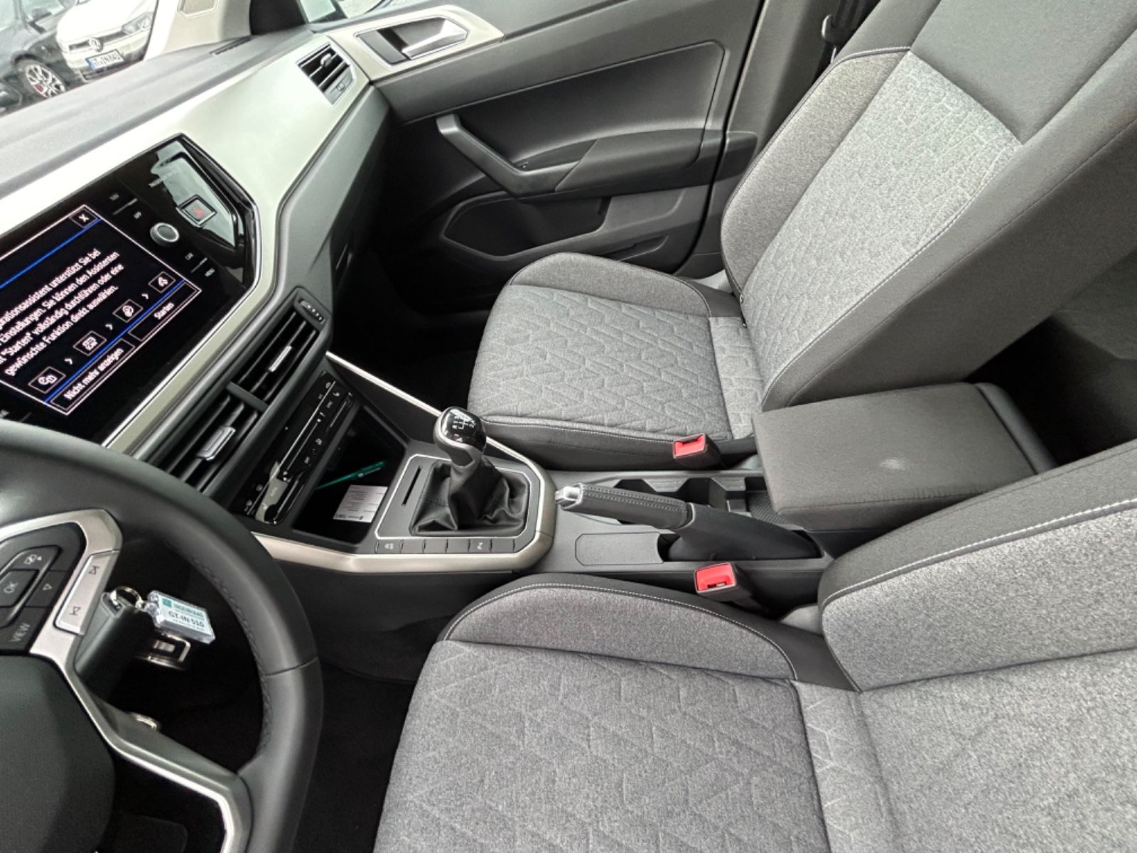 Fahrzeugabbildung Volkswagen Polo VI Move SHZ RFK Garantie