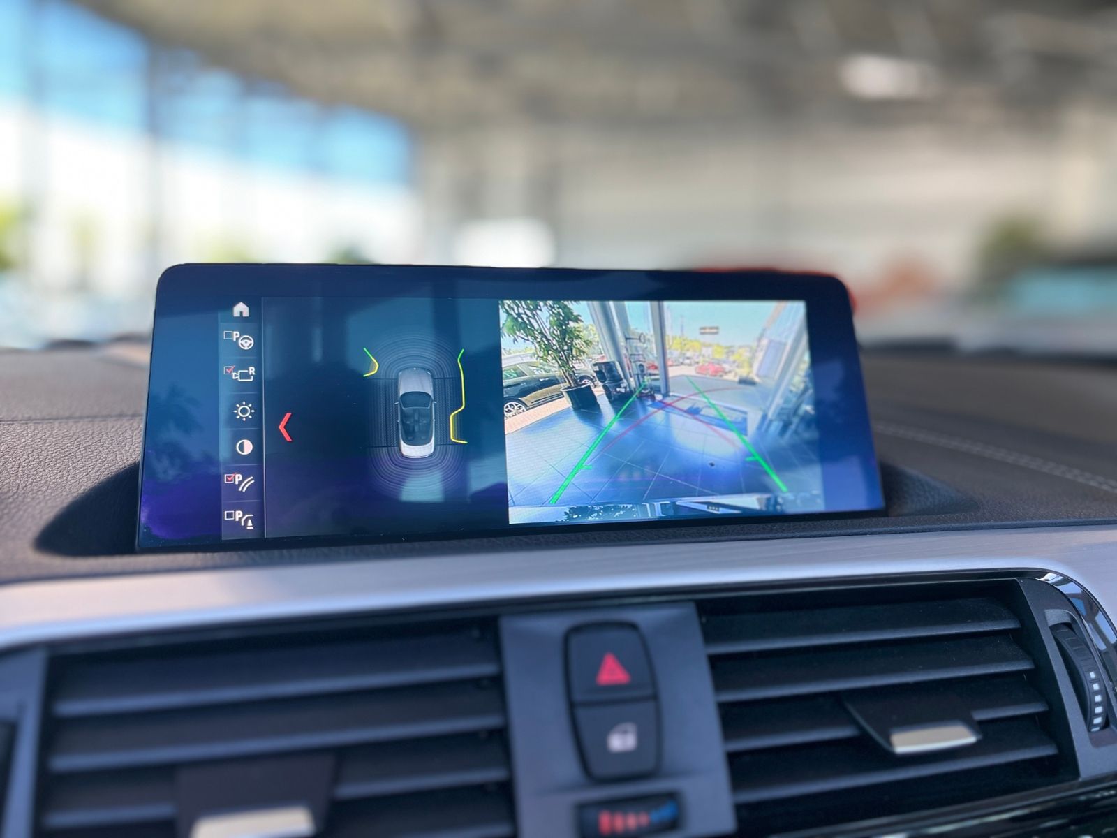 Fahrzeugabbildung BMW 220i Cabrio Sport Line H/K LEDER LED NAV SHZ 18"