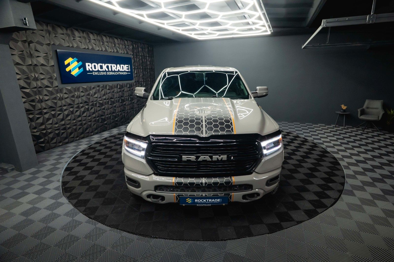 Fahrzeugabbildung Dodge RAM 5.7 V8 HEMI 4x4 OFFROAD Night PUNISHER 19%