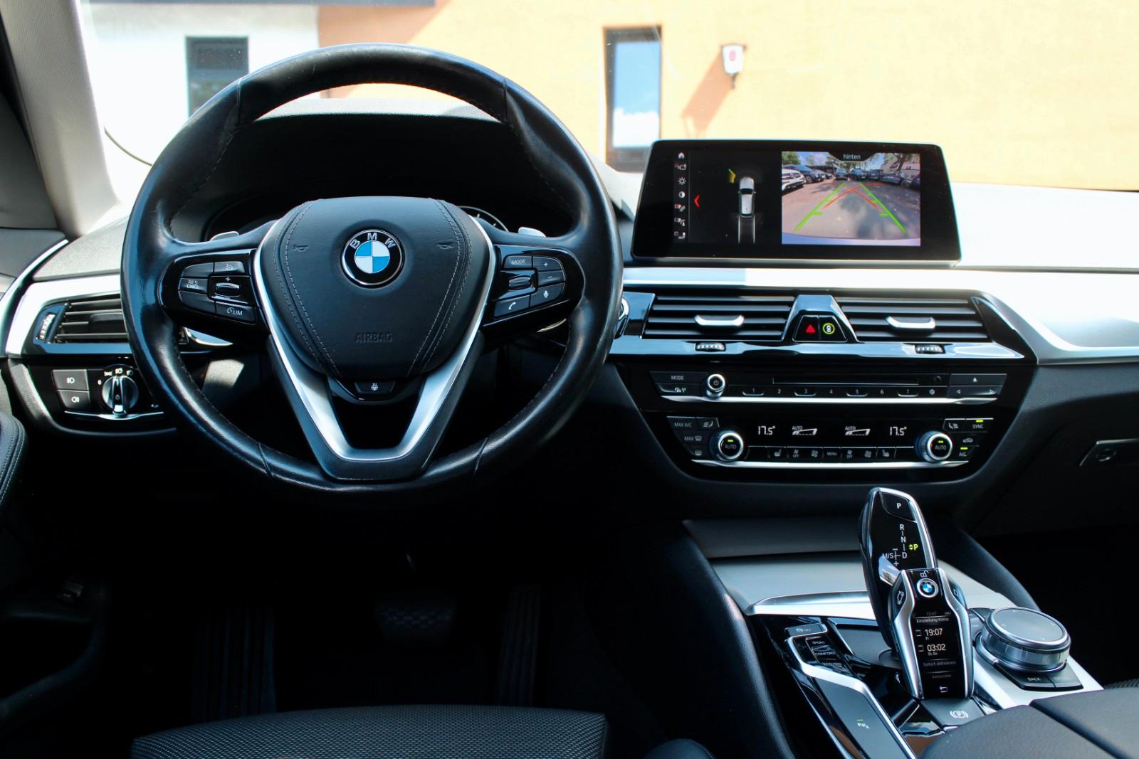 BMW 525 1.HAND! SPORT Displ-KEY STANDHZ KAM Adap.LED