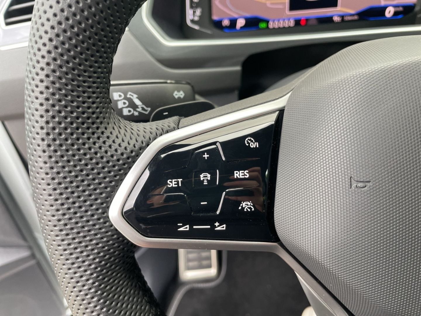 Tiguan Allspace R-Line 2.0TDI 4MOTION AHK/Kamera