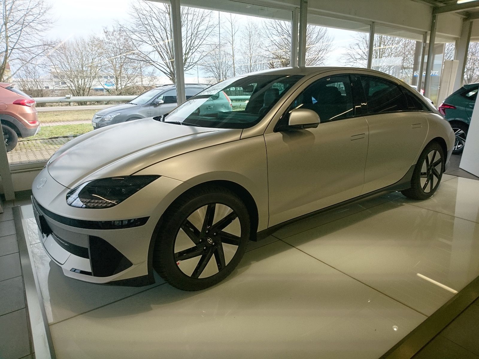 Fahrzeugabbildung Hyundai IONIQ 6 2WD 77,4 kWh 229 PS UNIQ-Paket
