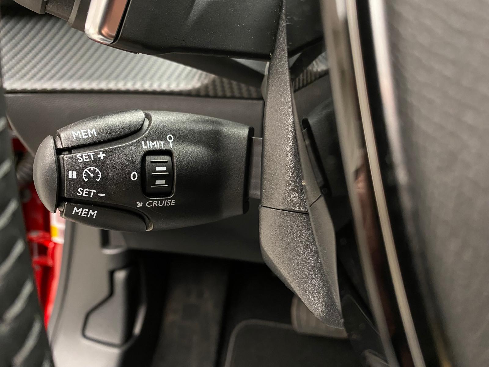 Peugeot 2008 Allure 1.2 Autom. LED Winterpaket AHK