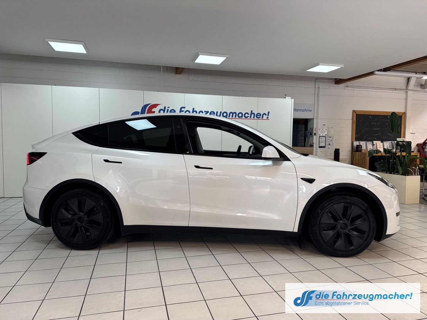 Fahrzeugabbildung Tesla Model Y RWD Panorama Navi Soundsystem LED ACC WL