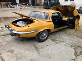 Jaguar E-Type V12 Roadster mit Hardtop   - Jaguar E-Type mit Benzin-Antrieb