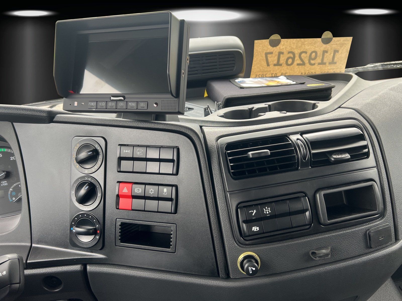 Fahrzeugabbildung Mercedes-Benz Atego 818 K 4X2 Klima Meiller Trigenius ABA6