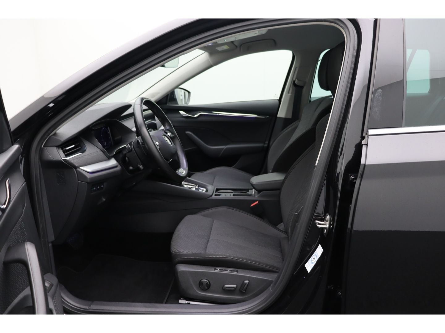 Fahrzeugabbildung SKODA Octavia Combi First Edition ACC 3-Zonen-Klimaa