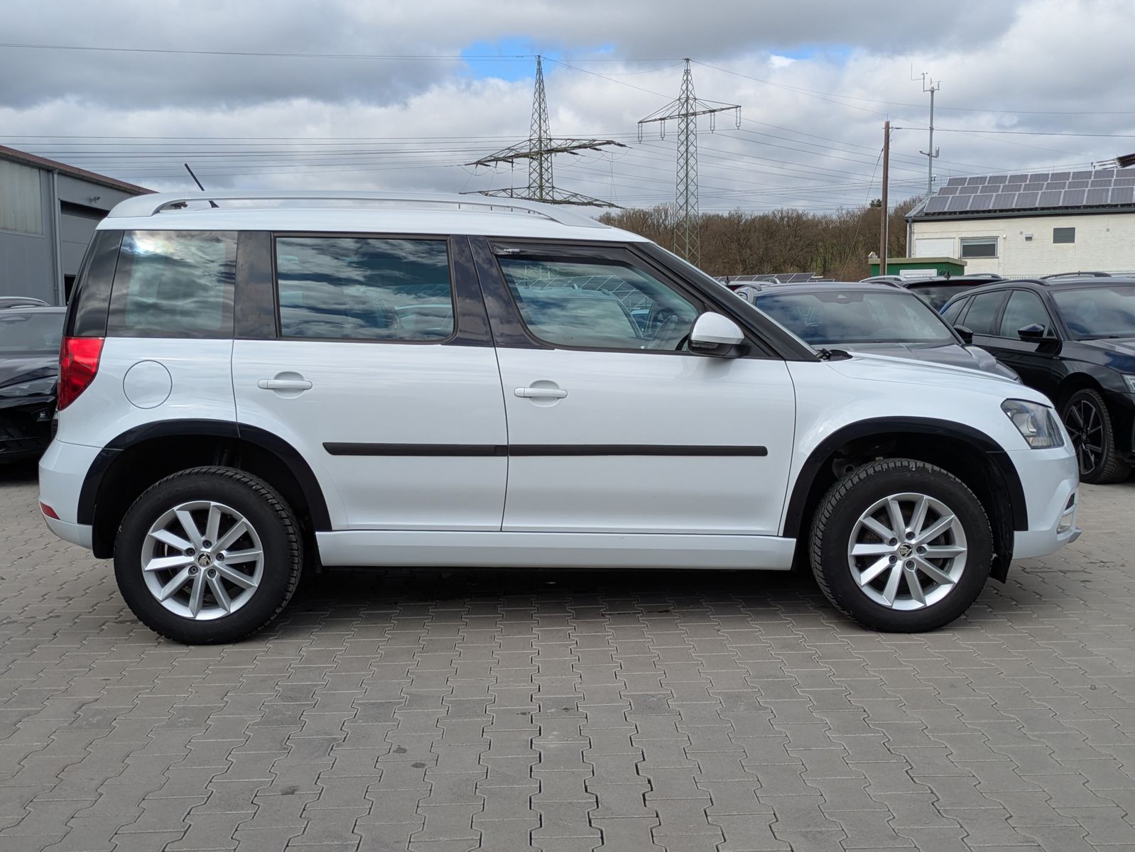 Fahrzeugabbildung SKODA Yeti 2.0 TDI Ambition 4x4 AHK*TEMP*PDC*SHZ