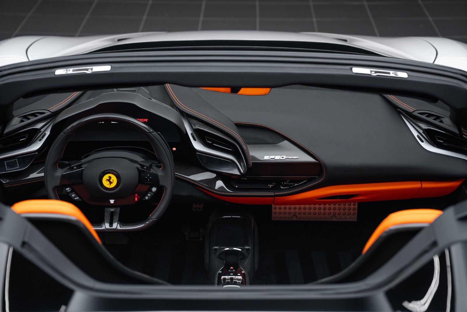Fahrzeugabbildung Ferrari SF90 Spider FULL CARBON/LIFT/PAINTED SHIELDS