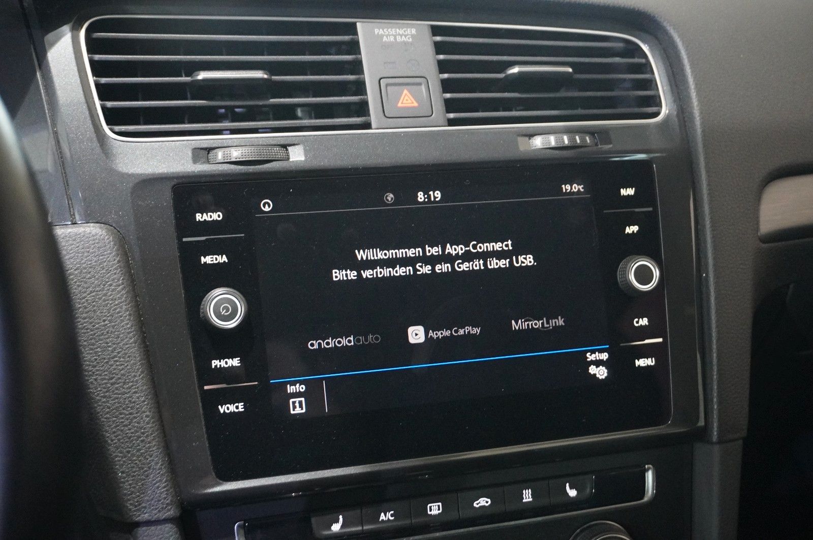 Fahrzeugabbildung Volkswagen Golf VII VARI. 2.0D COMFORT. 4M NAVI/KAMERA/AHK