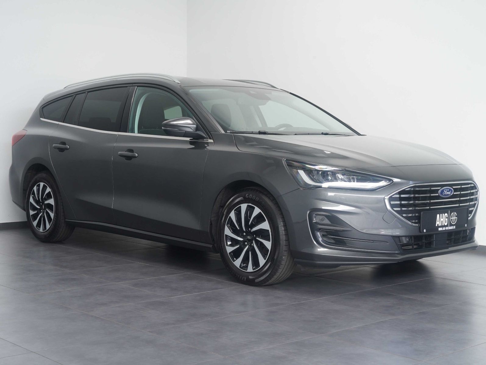 Fahrzeugabbildung Ford Focus Turnier 1.0 EcoBoost Titanium X
