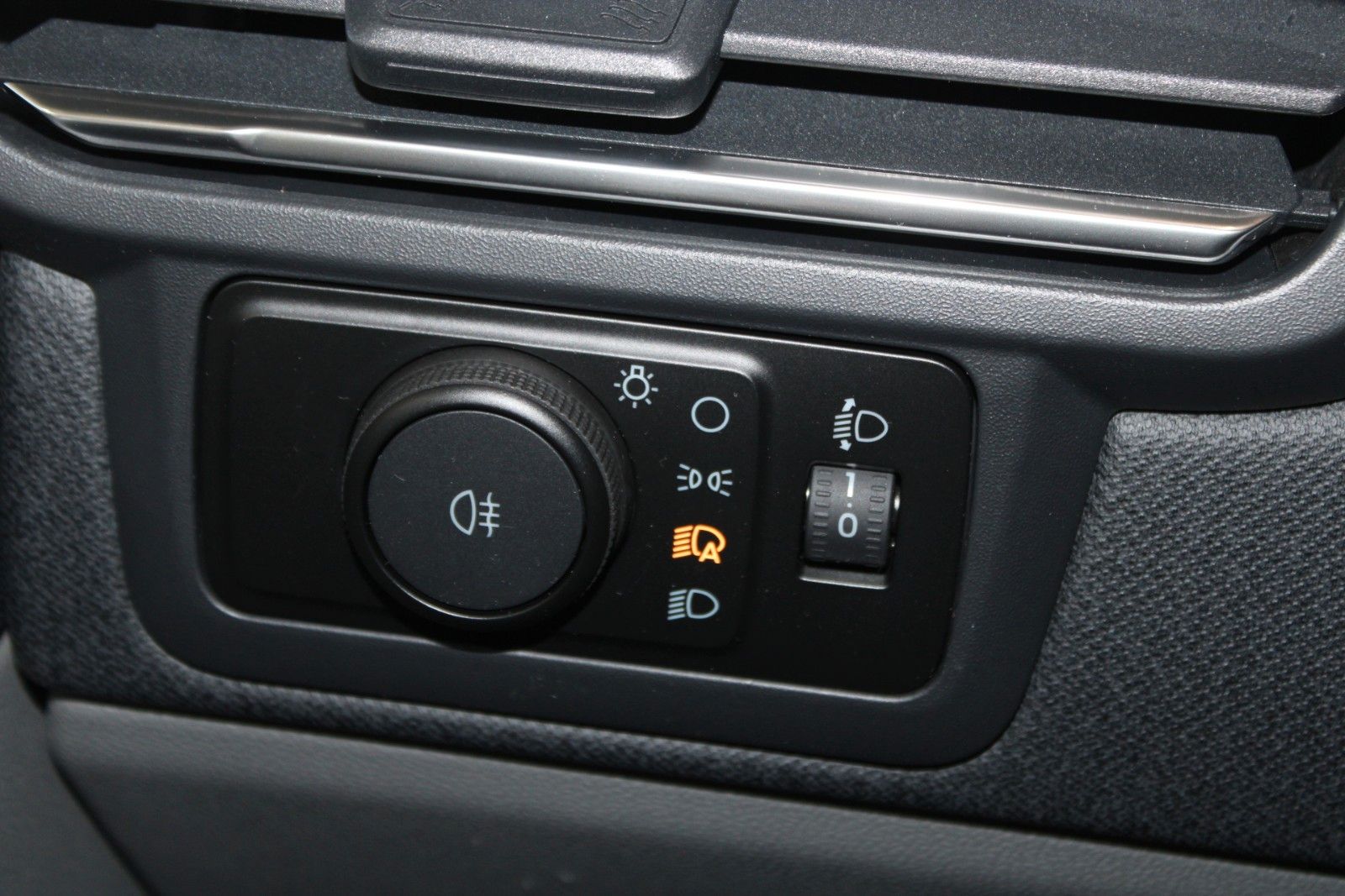 Fahrzeugabbildung Ford NUGGET L1 Titanium Aut. MARKISE + Aufstelldach