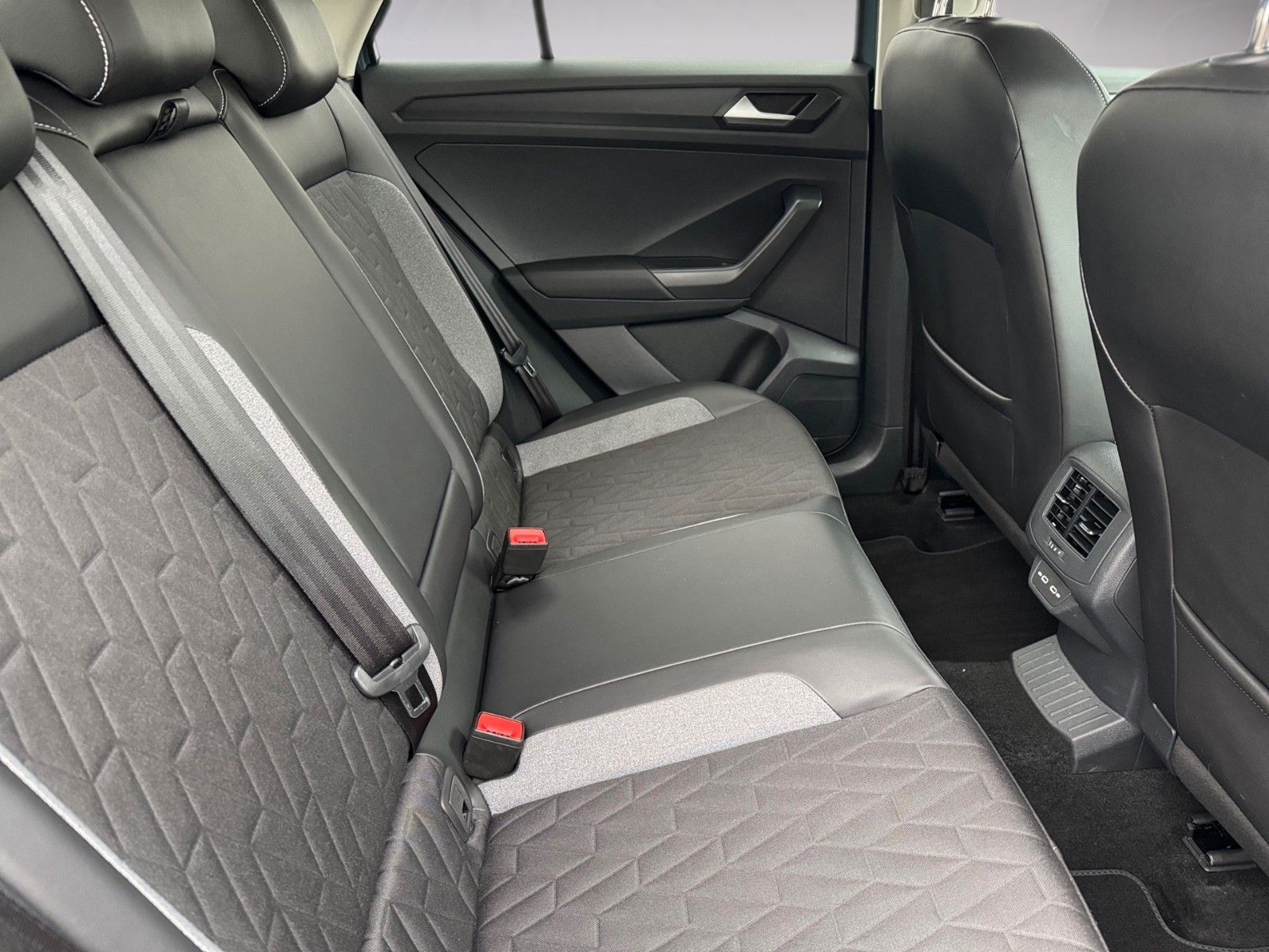 Fahrzeugabbildung Volkswagen T-Roc Life GOAL 1.0 TSI