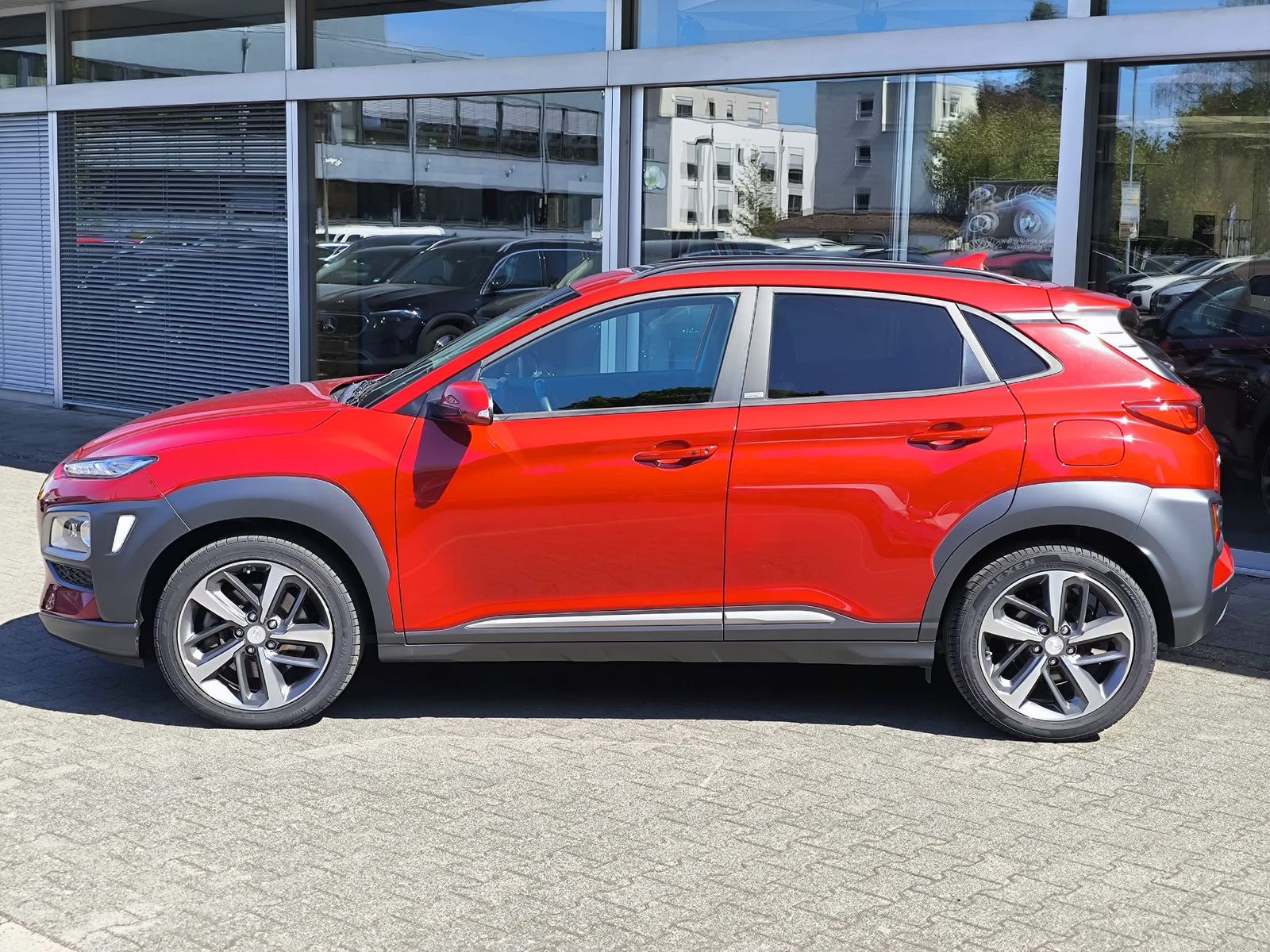 Fahrzeugabbildung Hyundai Kona Premium GLASD+LED+NAVI+KAM+SHZ+AHK+ACC+