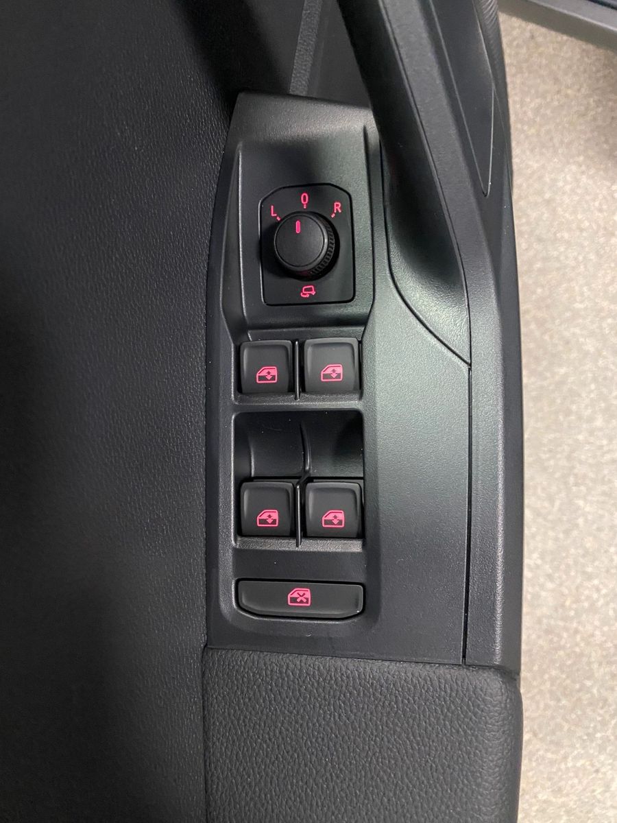 Fahrzeugabbildung SEAT Arona 1.0 TSI STYLE+2030 GARANTIE+Sitzheizung+BC