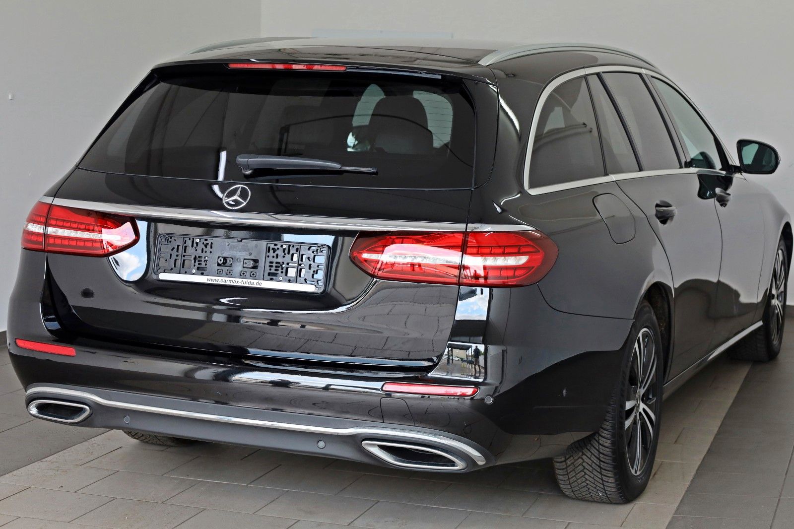 Fahrzeugabbildung Mercedes-Benz E 220d 4M T Leder,Navi,LED,SH+Standhzg.,360°Kam.