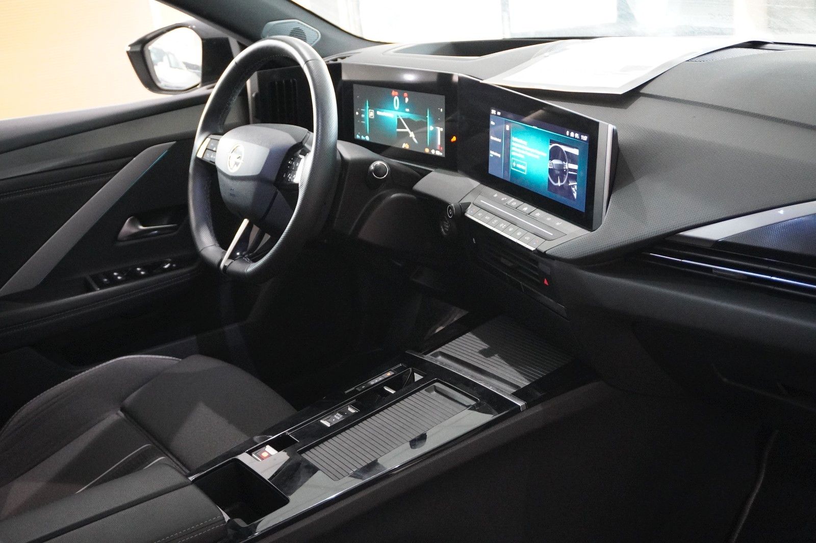 Fahrzeugabbildung Opel Astra L Lim. 1.6 HYBRID GS SPORT NAVI/360°/SPORT