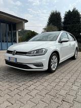 Volkswagen Golf Variant 1.6 TDI 90 CV Trendline  - Volkswagen Golf mit Diesel-Antrieb: Kombi, 1.9