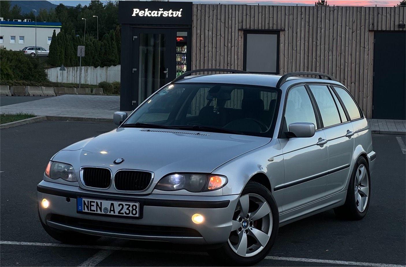 BMW 320 2004 — interior