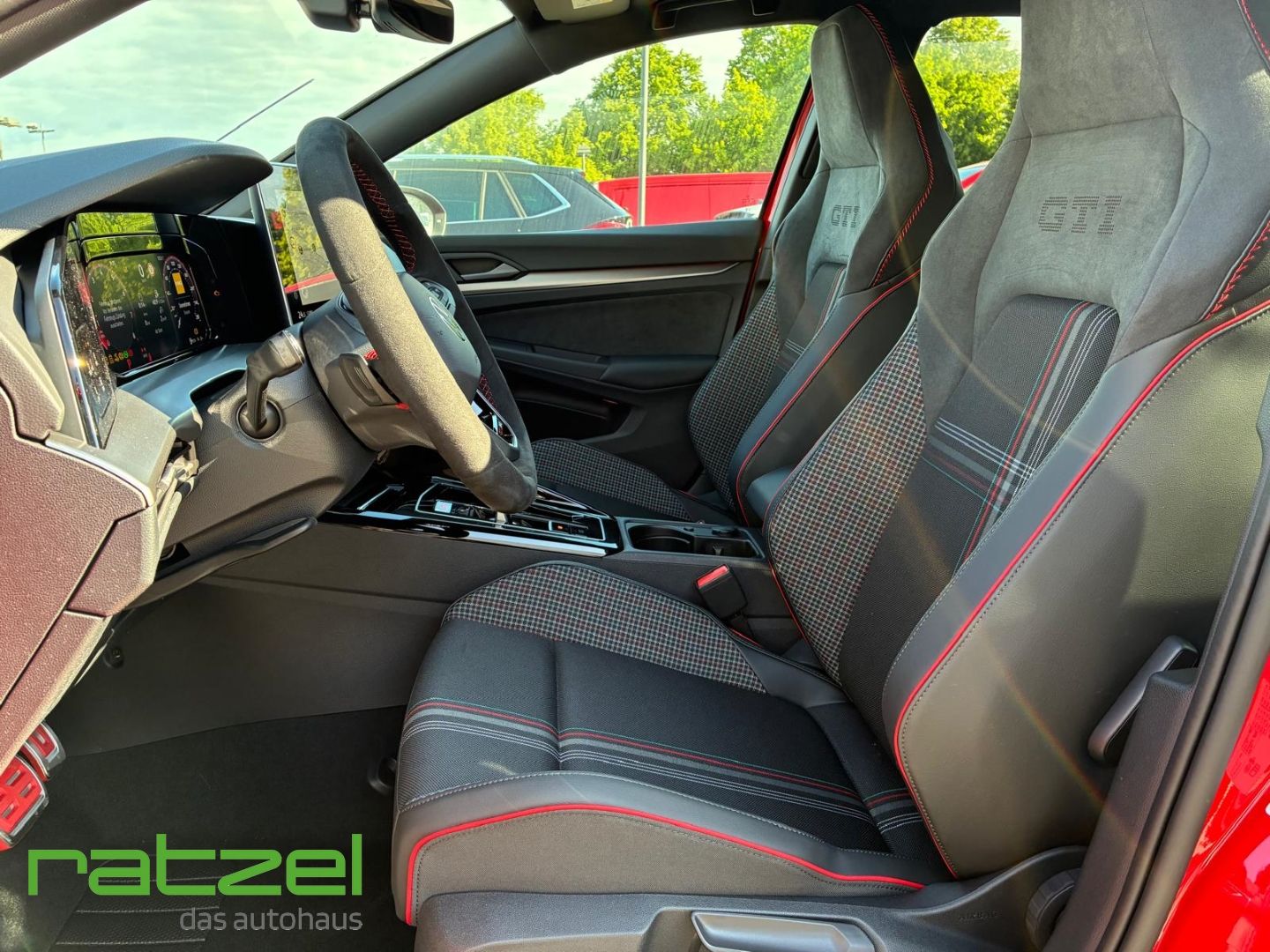 Fahrzeugabbildung Volkswagen Golf GTI 2.0 TSI 325PS Edition50 Perform+H&K