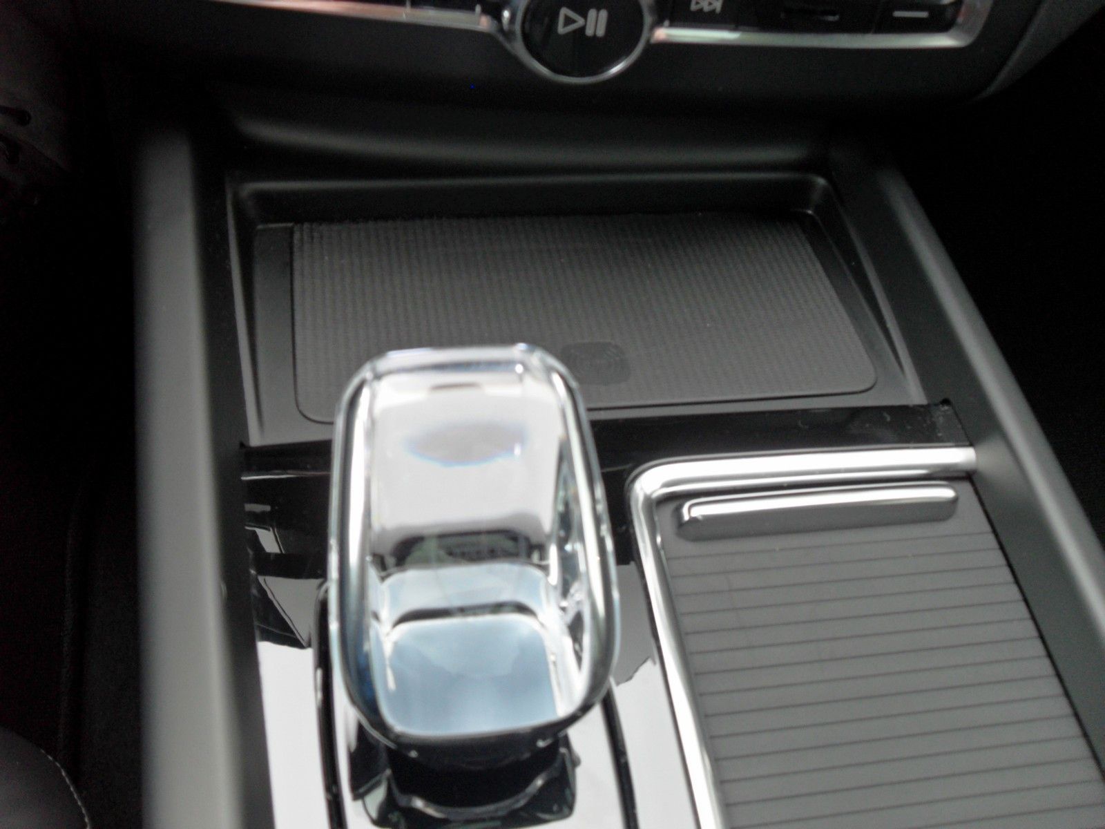 Fahrzeugabbildung Volvo XC 60 B5 Plus Black Edition AWD