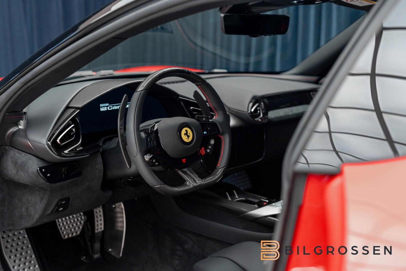 Ferrari Coupe 6.5 V12 CARBON LIFT PASSENGER DISPLAY