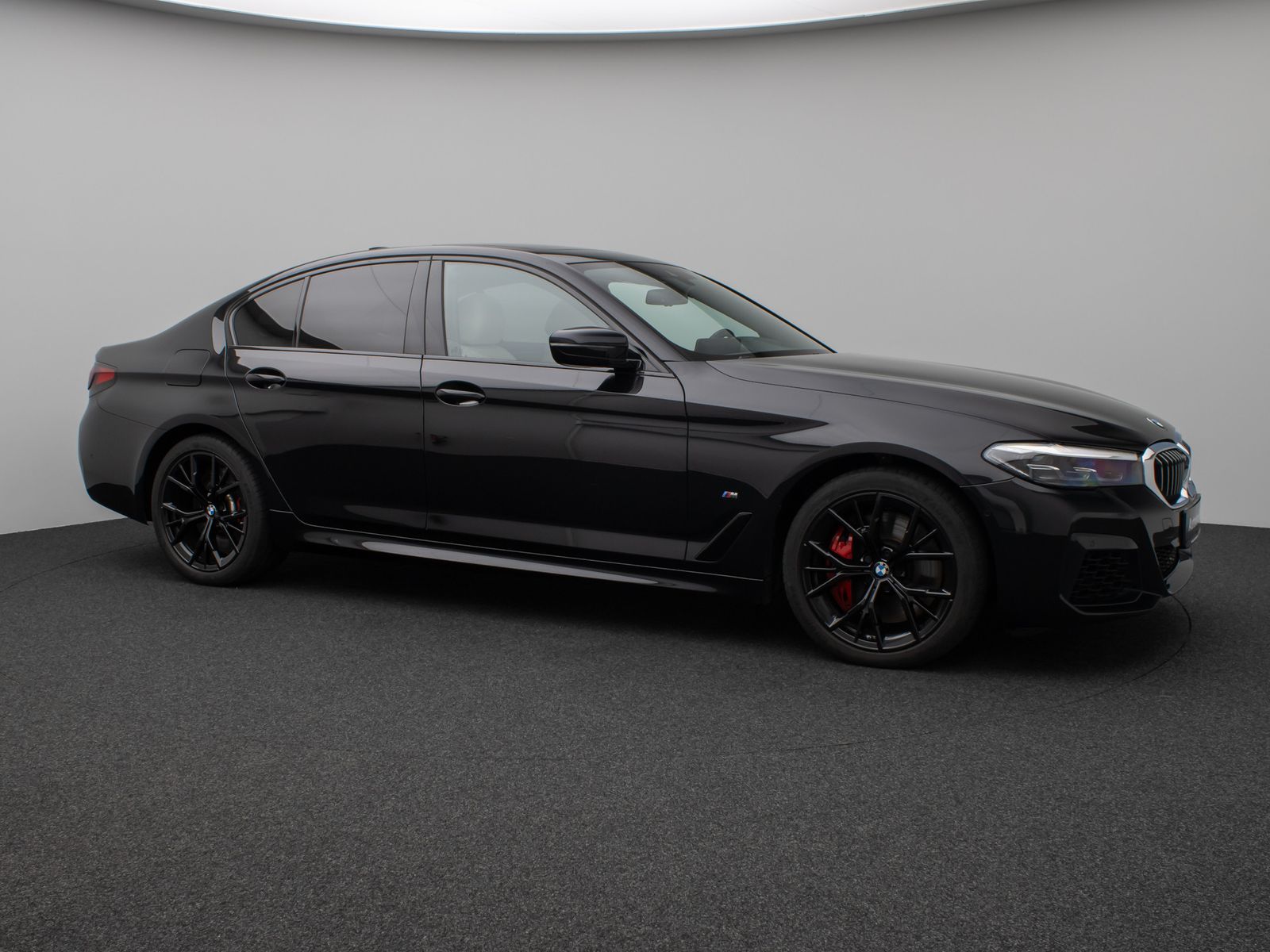Fahrzeugabbildung BMW 540i xD M Sport Glasdach Kamera HUD DAB H/K 19"