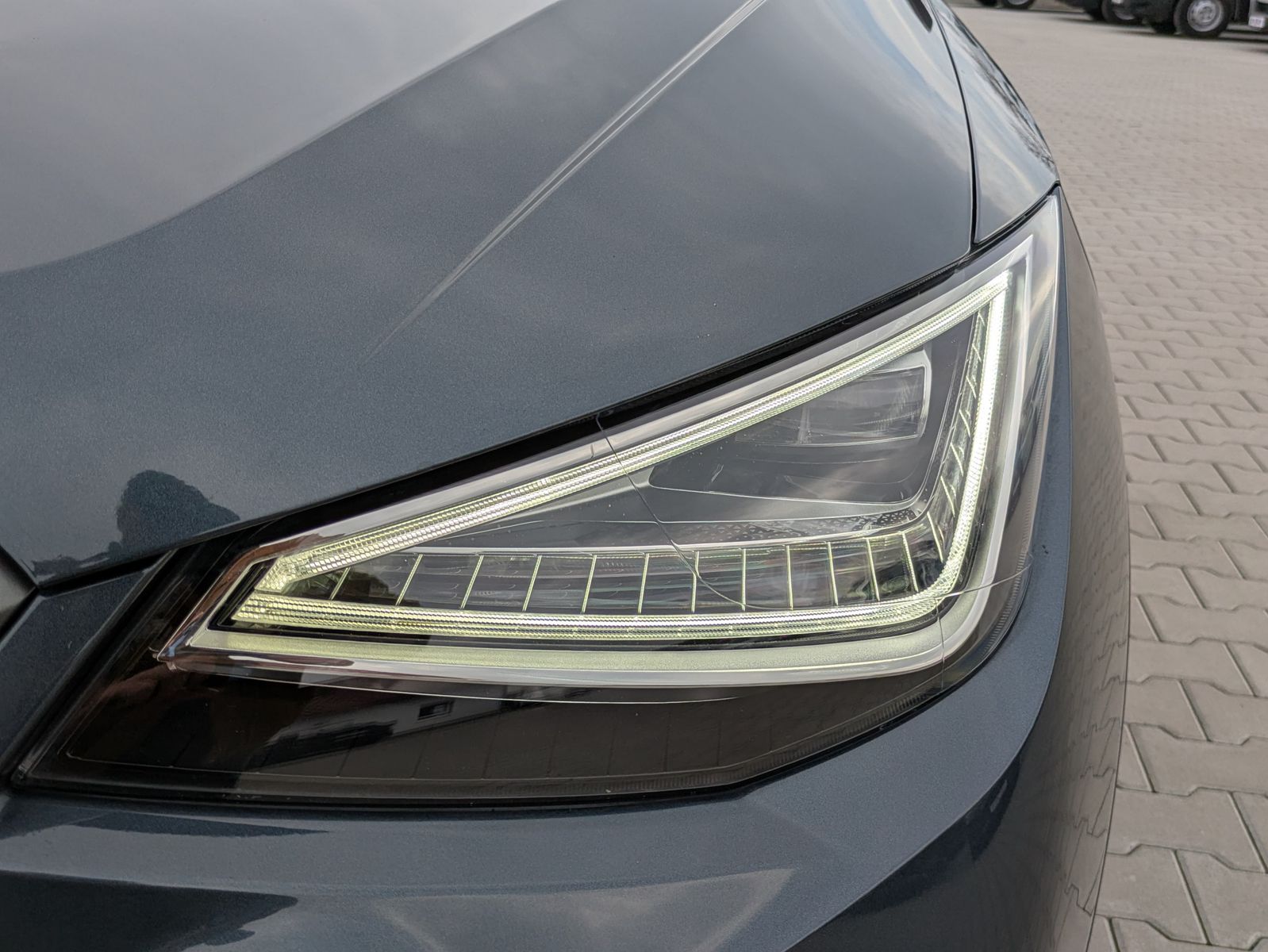 Fahrzeugabbildung SEAT Arona 1.0 TSI FR DSG AHK*ACC*LED*APP*DAB*KAMERA
