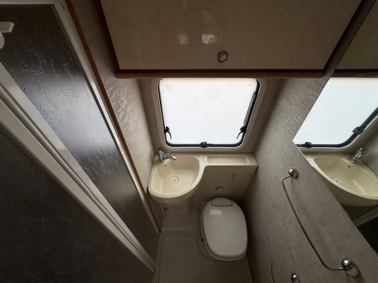 Fahrzeugabbildung Ahorn Camp T 680 Plus Rückfahrkamera, Markise, TV
