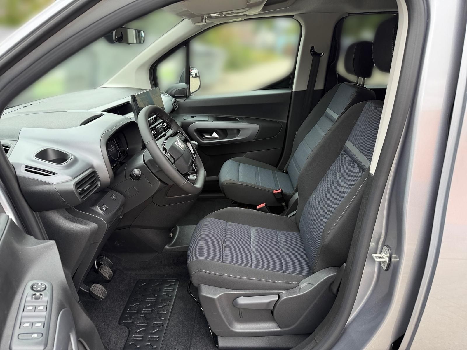 Fahrzeugabbildung Fiat Doblo Kombi L2 102 MT6