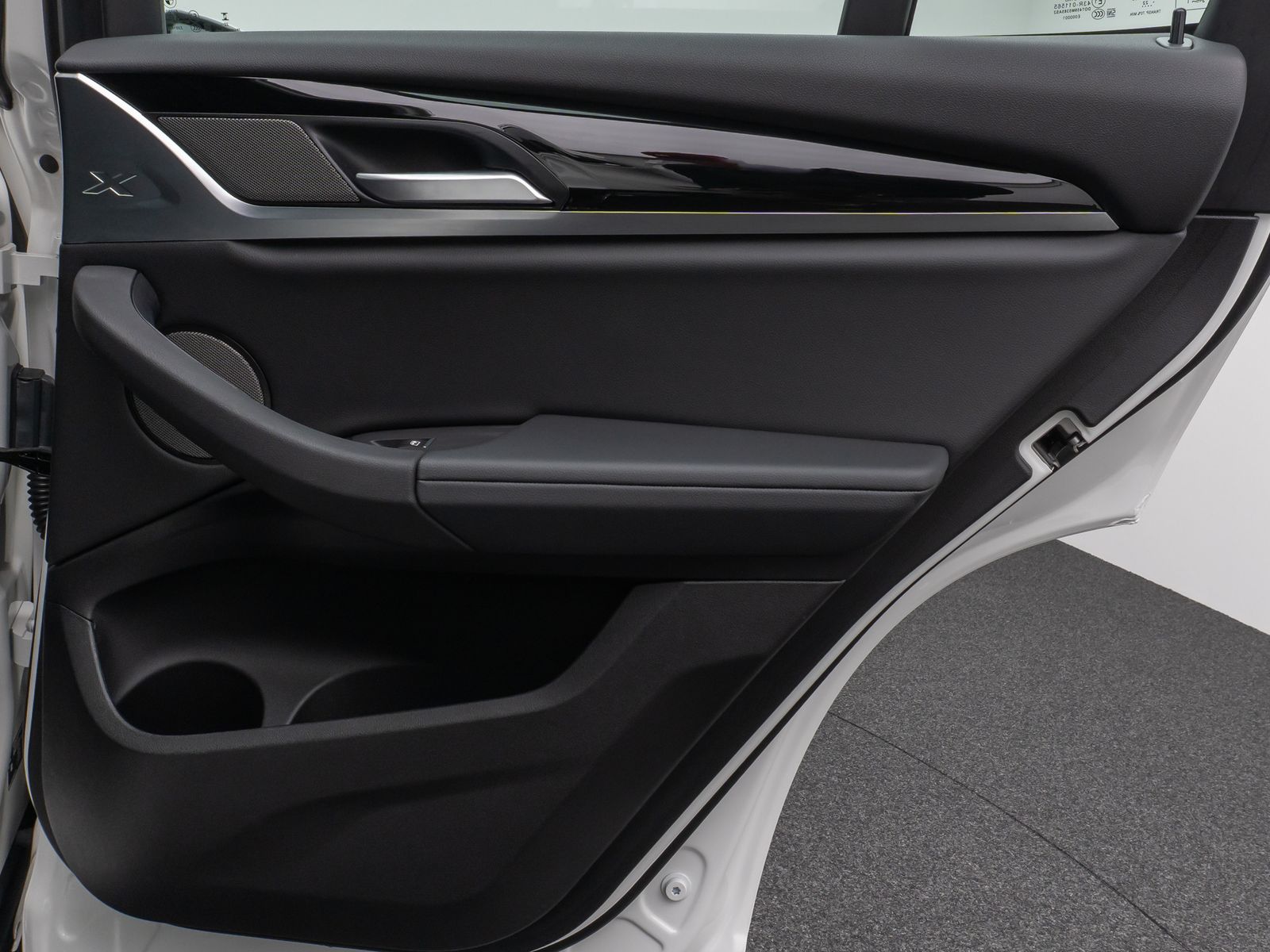 Fahrzeugabbildung BMW X3 xD30e  Panorama Kamera HUD DAB H/K AHK Sport