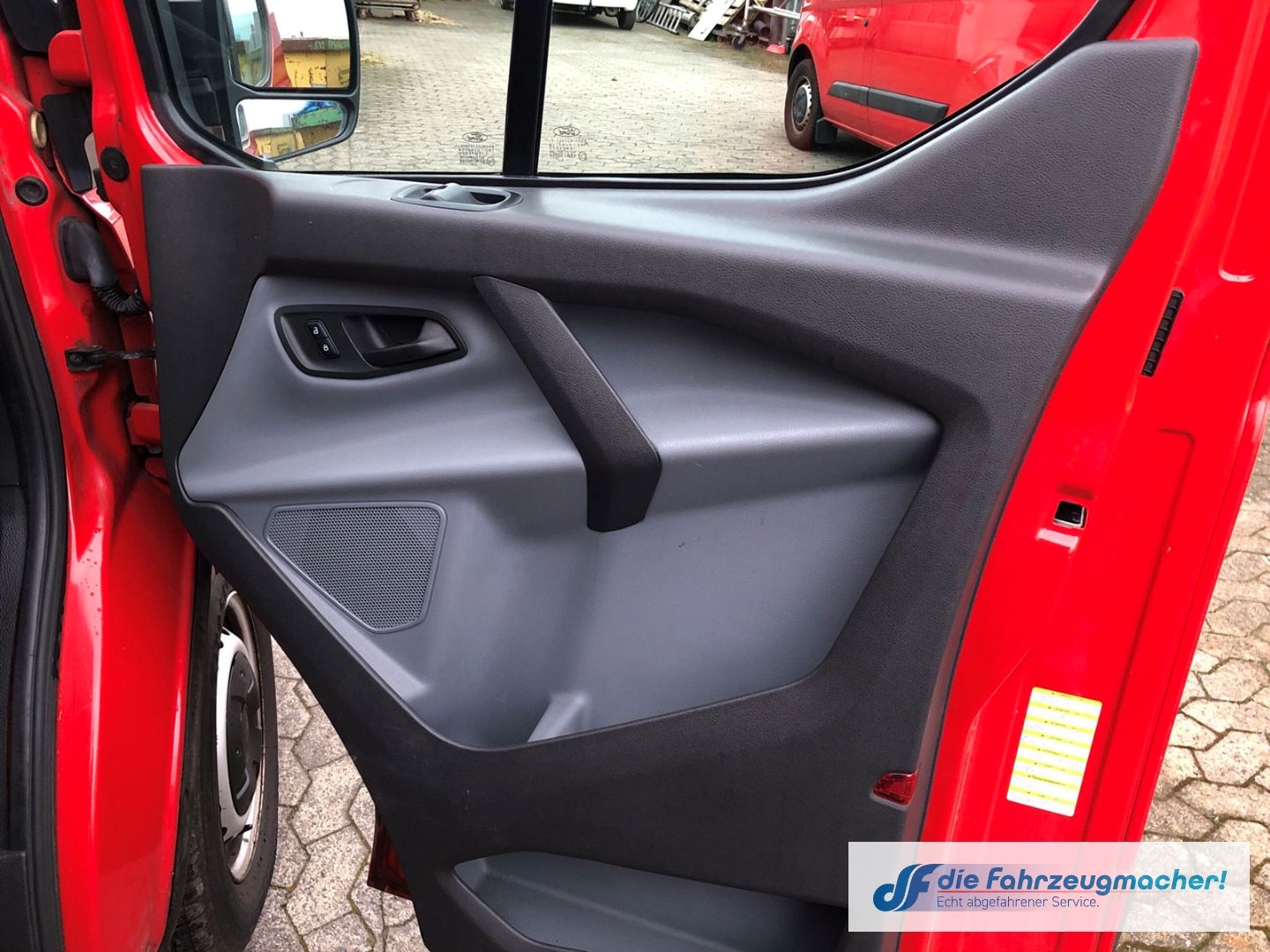 Fahrzeugabbildung Ford Transit Custom Kombi 300 L1 2.2 TDCi *2190