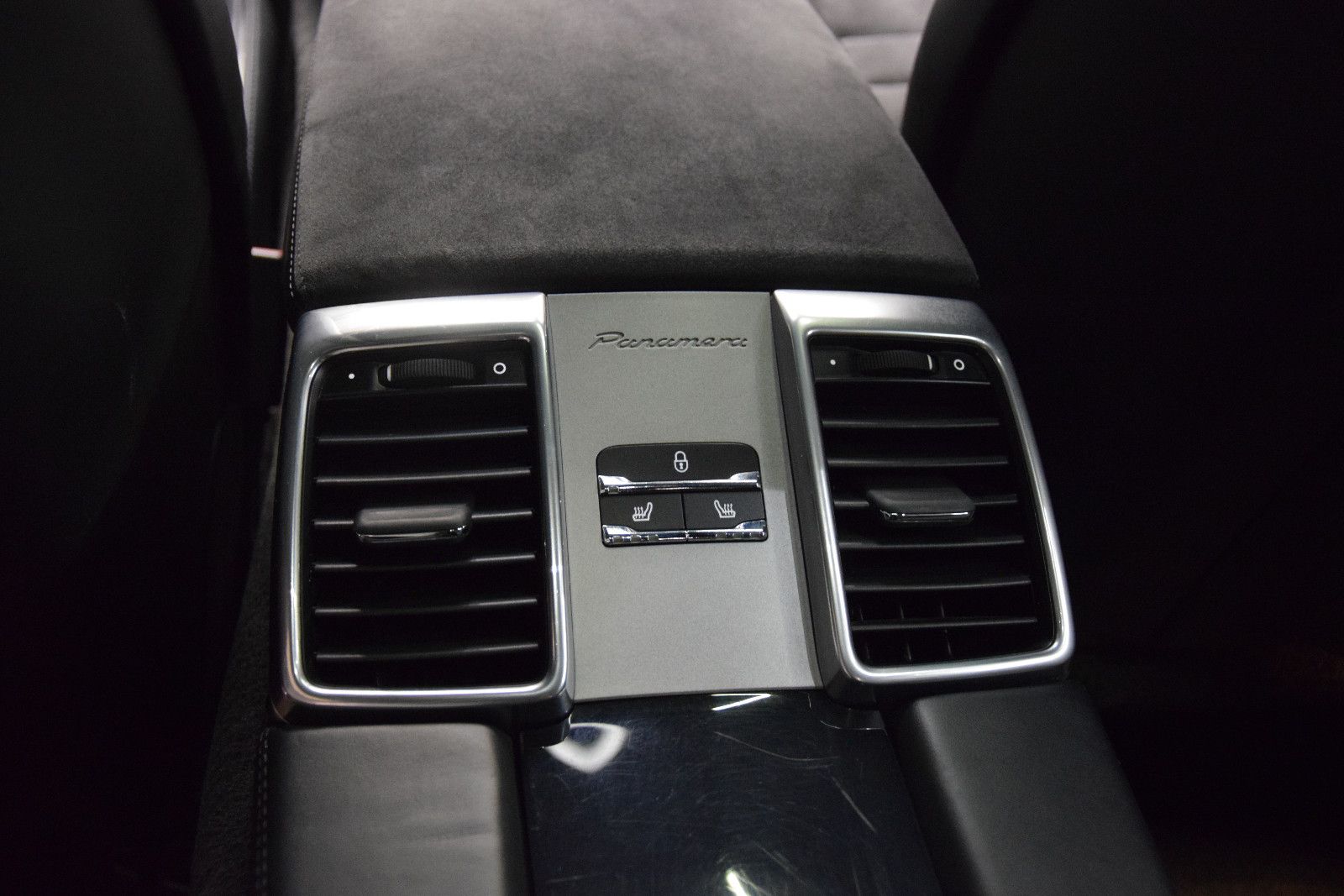 Fahrzeugabbildung Porsche Panamera GTS Bose Schiebedach PASM Sport Chrono