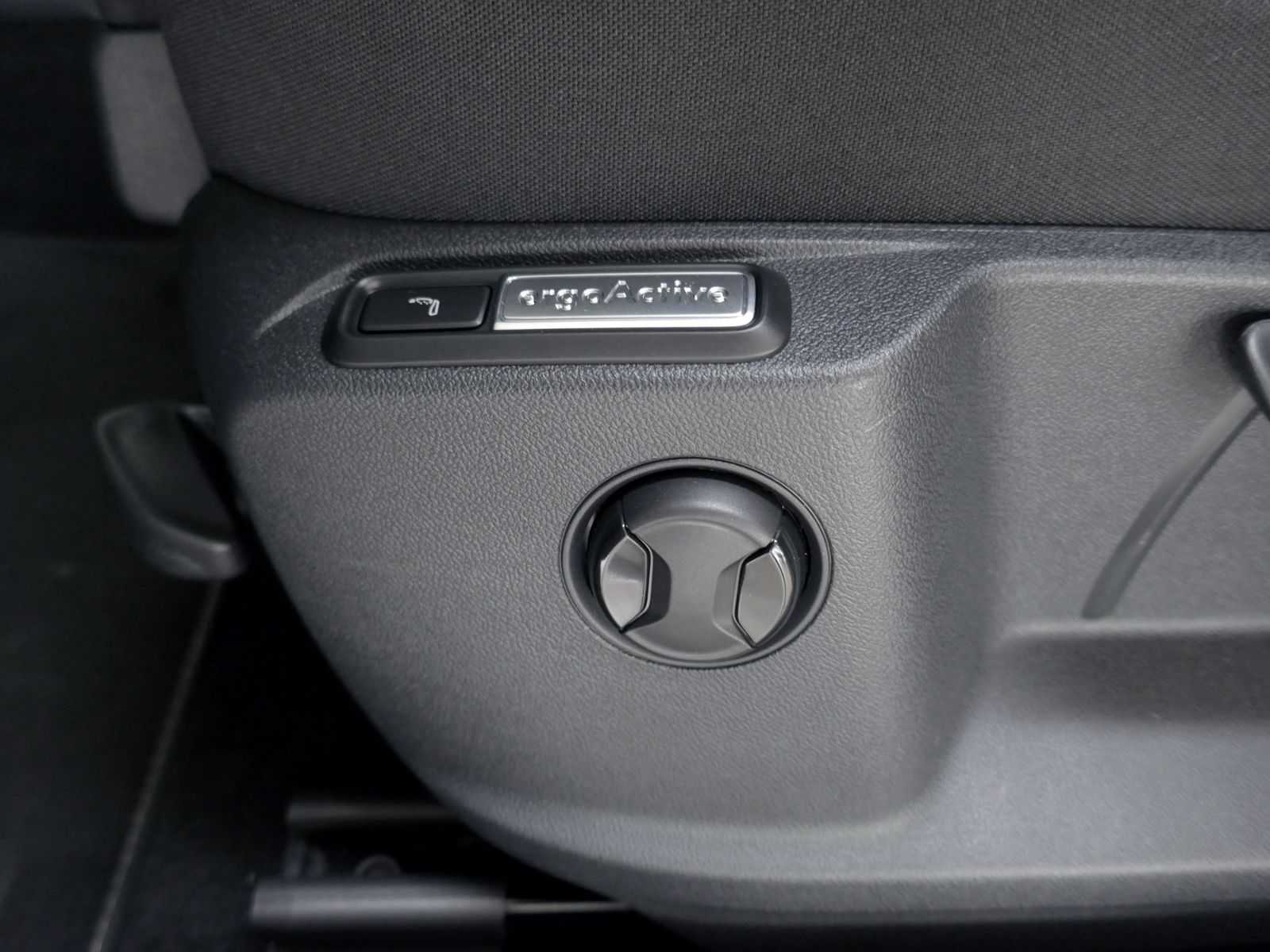 Fahrzeugabbildung Volkswagen T-Roc R-Line 1.5 TSI DSG | LED AHK RFK ACC