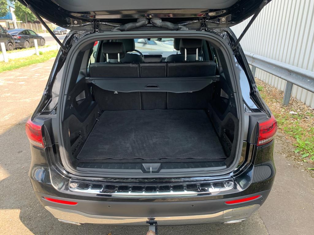 Mercedes-Benz GLB 220