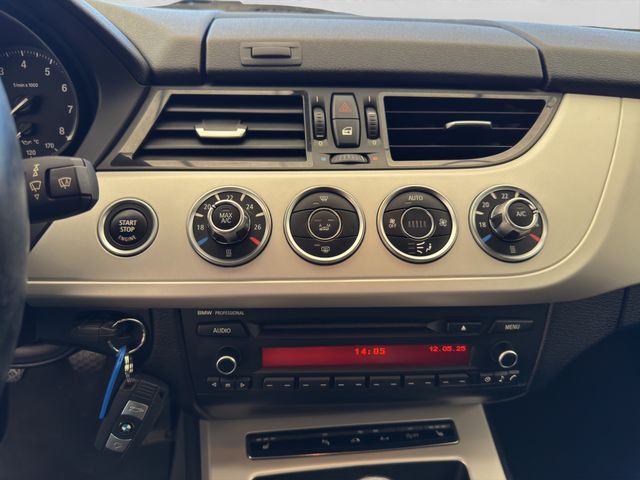 Fahrzeugabbildung BMW Z4 sDrive 20i Cabrio+Xenon+Leder+Sportsitze