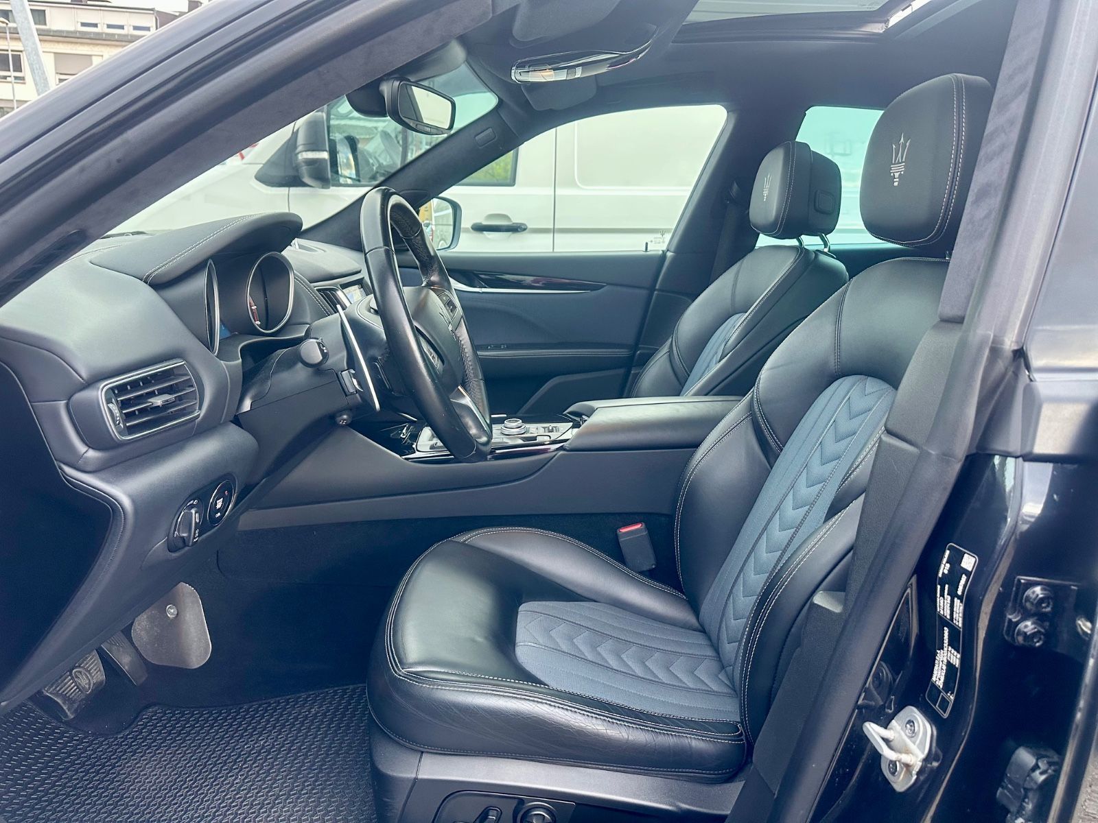 Fahrzeugabbildung Maserati LEVANTE GRANLUSSO Q4*SERVICE BEI MASERATI *