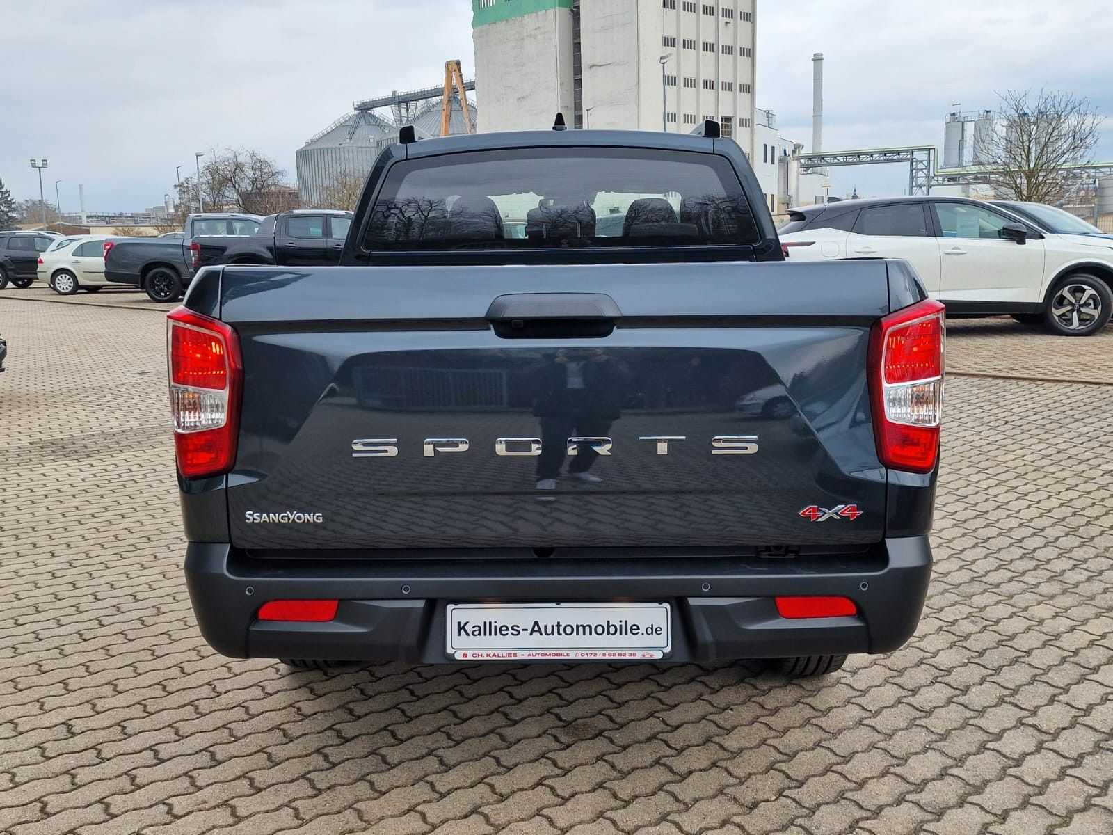 Fahrzeugabbildung Ssangyong Musso Grand 2.2d AT 4x4 BLACK XENON+SD+HARDTOP