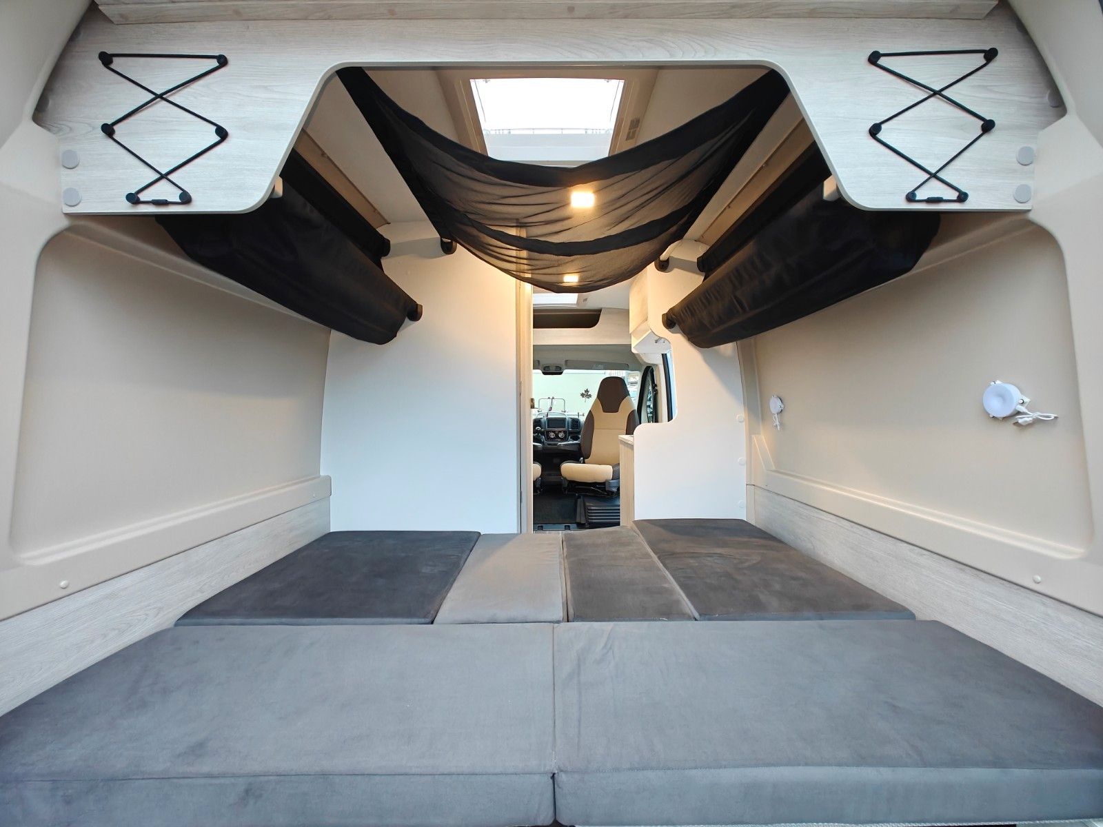 Fahrzeugabbildung Roller Team Livingstone Next 540 - SAT, TV, Solar, Kamera -