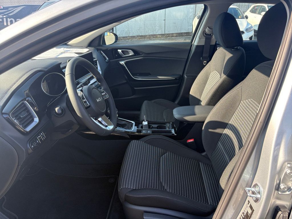 Fahrzeugabbildung Kia Ceed 1.5 T-GDI DCT VIS KOMF+ (NAV)