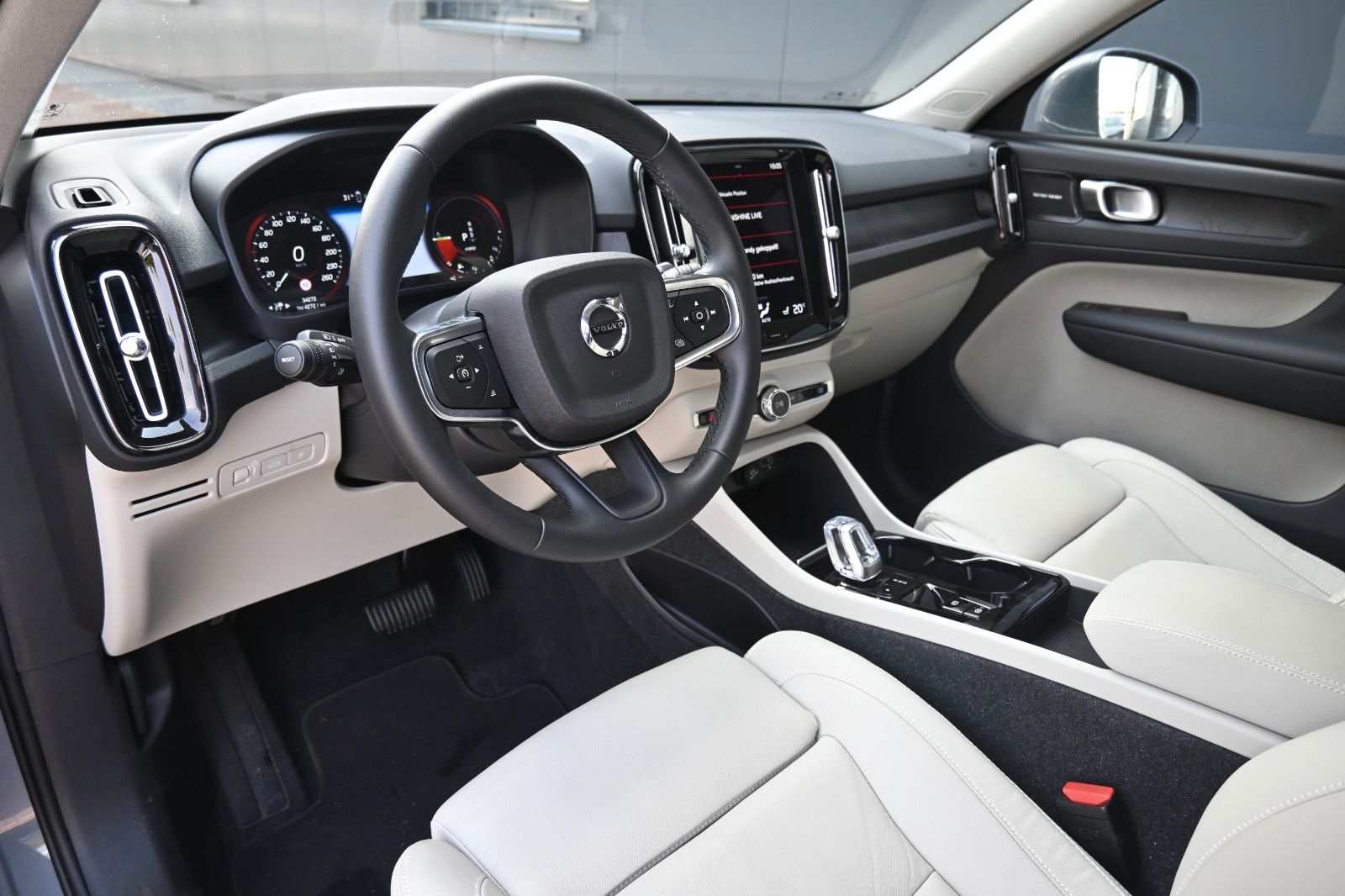 Fahrzeugabbildung Volvo XC40 T5 Recharge Plug-In Hybrid Plus Bright