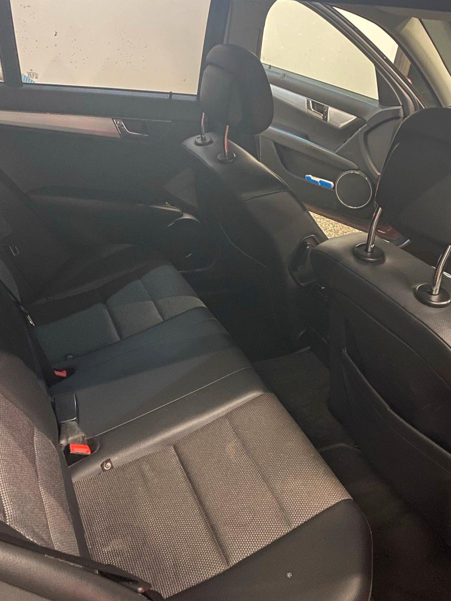 Mercedes-Benz C200 2009 — photo 11