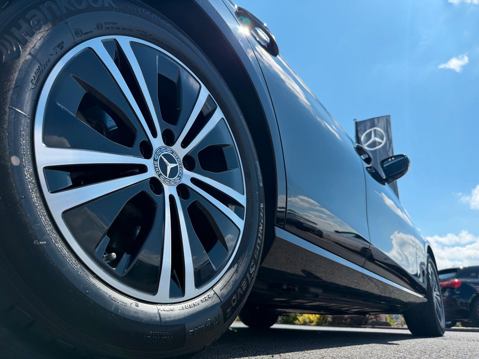 Fahrzeugabbildung Mercedes-Benz E 200 T Avantgarde+Pano+RKamera+Ambiente+TotW