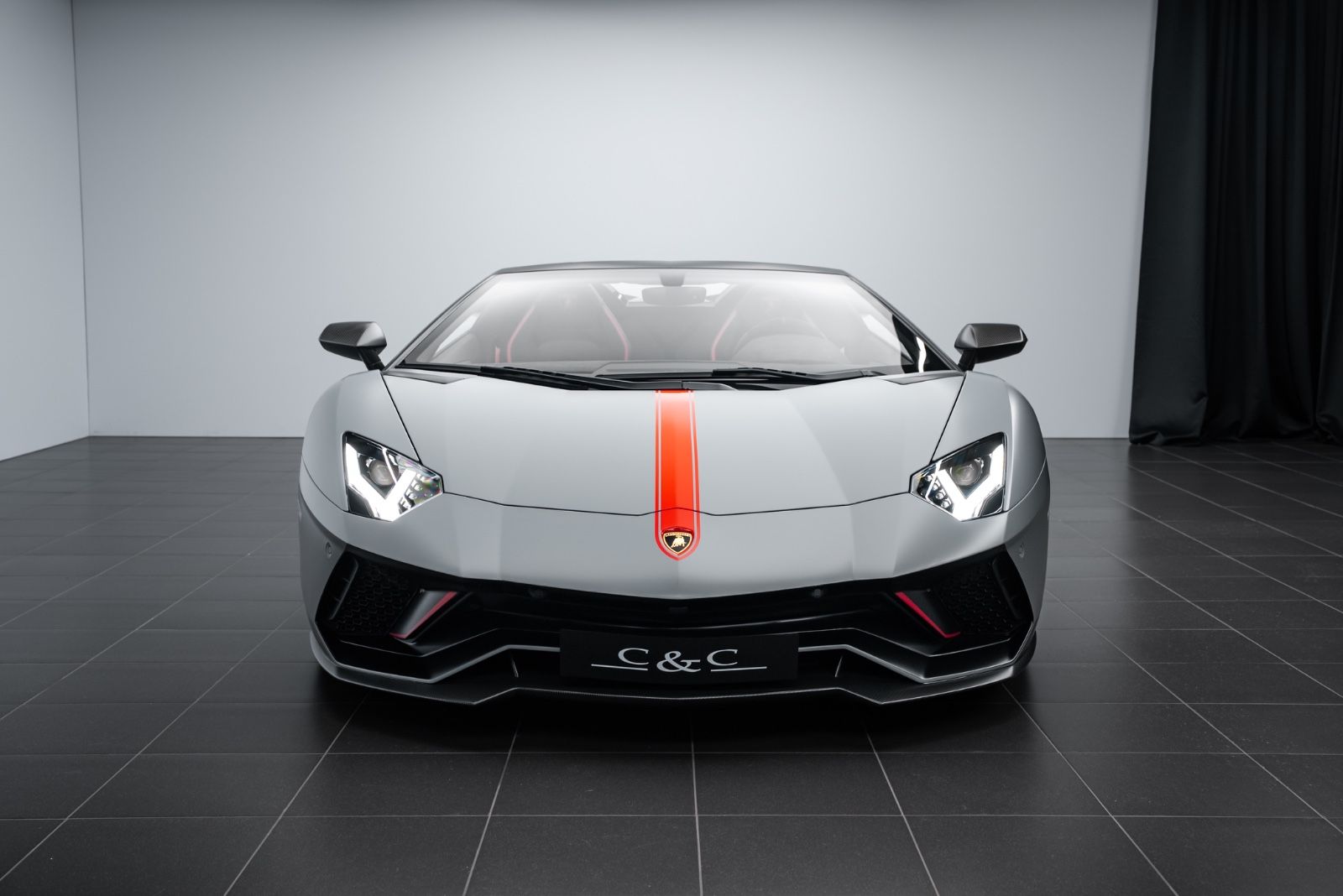 Fahrzeugabbildung Lamborghini Aventador Ultimae Roadster FULL CARBON/1 of 250