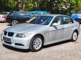 BMW 318 3 Limousine 318 i *NEUE TÜV* - silberne BMW 318