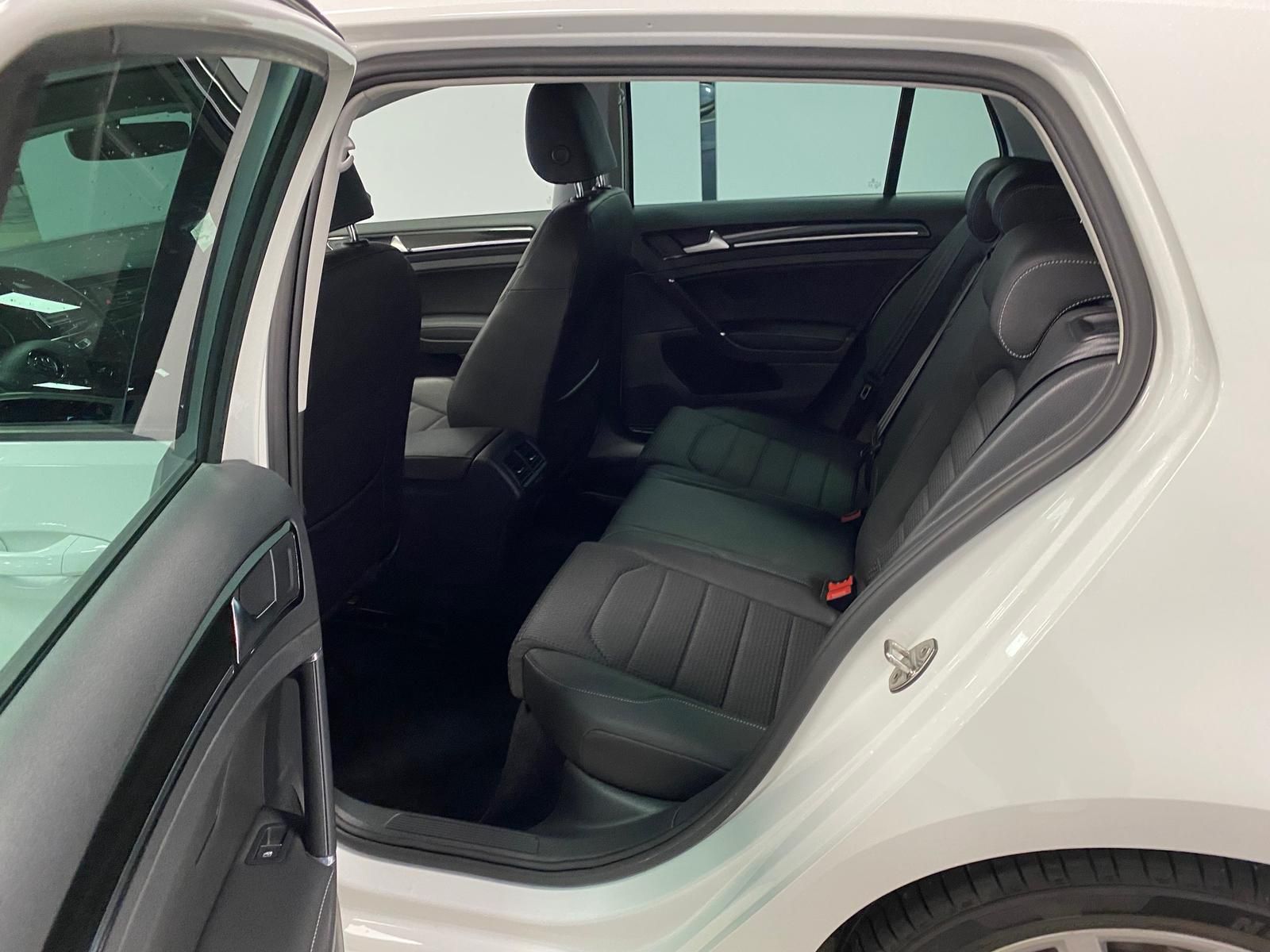 Fahrzeugabbildung Volkswagen Golf 1.4 16V TSI 1395 ccm Highline PDC+NAVI+ACC+