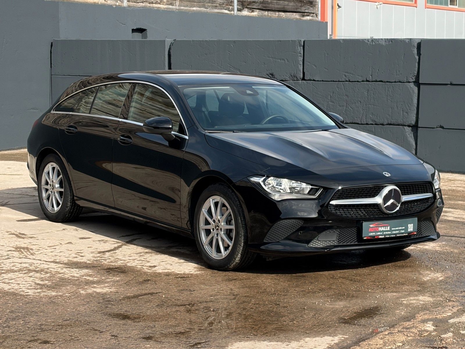 Fahrzeugabbildung Mercedes-Benz CLA 180 Shooting Brake TEMP CarPlay PDC SHZ