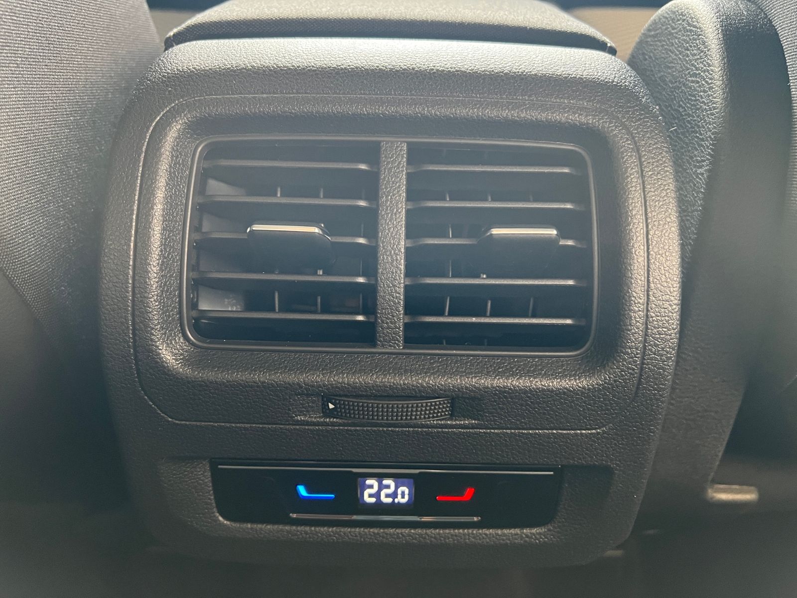 Fahrzeugabbildung Volkswagen Touran Comfortline 1.5 TSI DSG *AHK, LED, 7Sitze