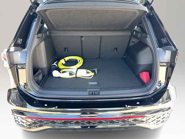 Tiguan R-Line 1.5 eHybrid, AHK, BlackStyle, Area